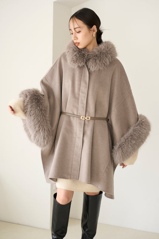 [購入]ファー付きミドルケープコート